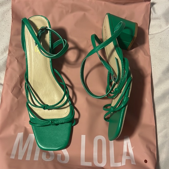 Green low heels - Picture 2 of 3